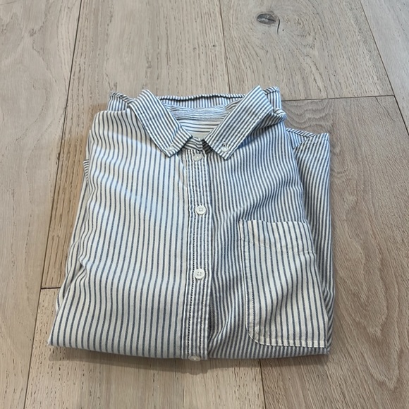 American Eagle Relaxed Button Down Blouse in Size Medium | New Without Tags - Picture 5 of 9